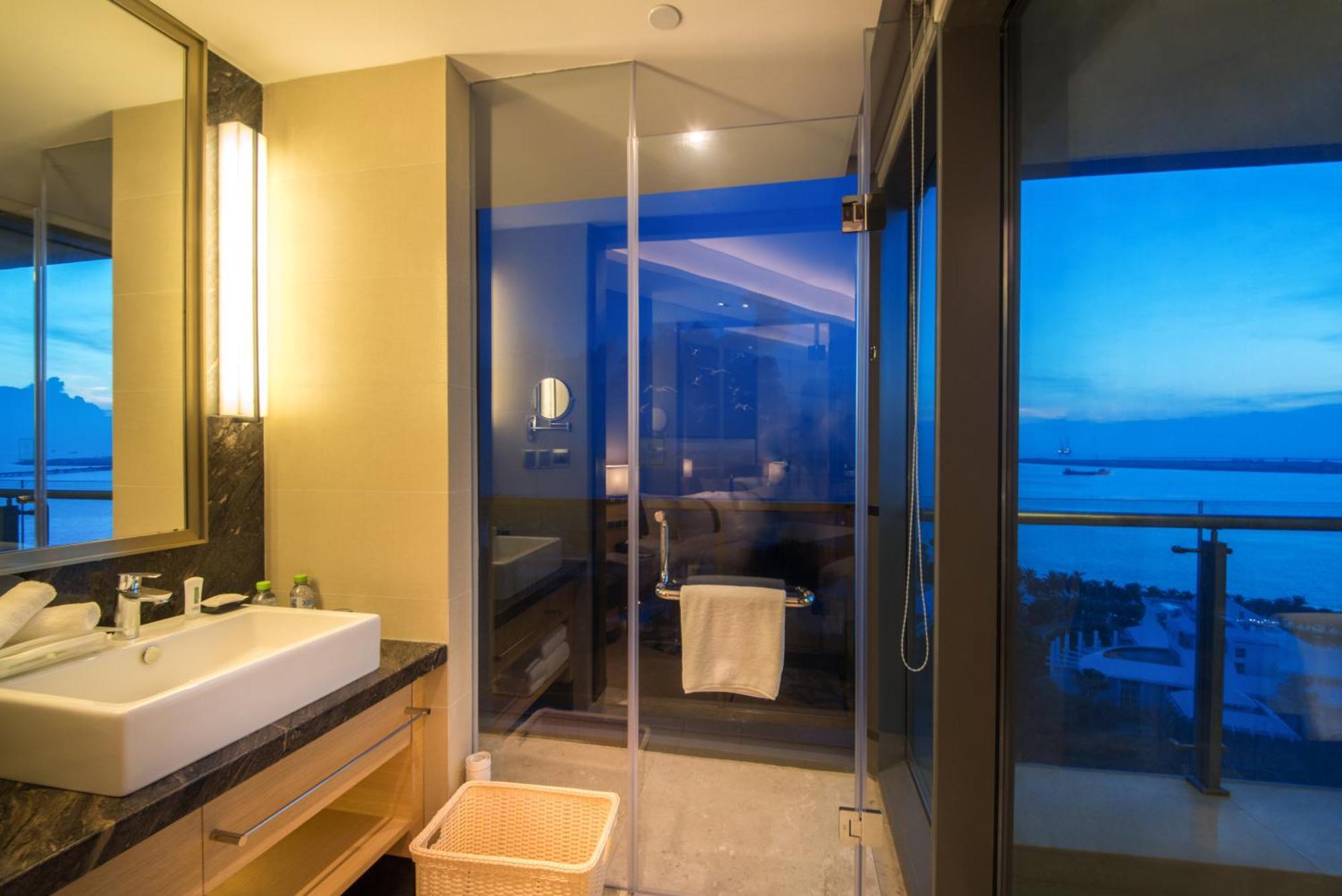 Holiday Inn Haikou West Coast, An Ihg Hotel Экстерьер фото